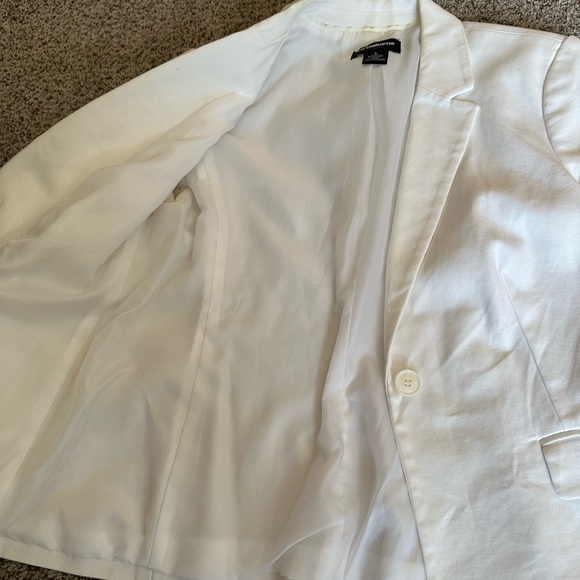 Liz Claiborne Classic White Blazer - Picture 3 of 4